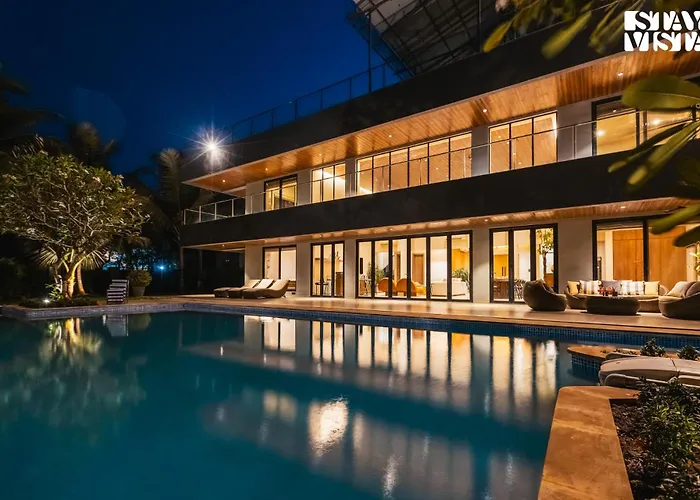 Reflection House by Stayvista: Poolside Retreat with Terrace Bar & Games Alibag