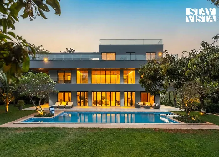 Reflection House by Stayvista: Poolside Retreat with Terrace Bar & Games Alibag